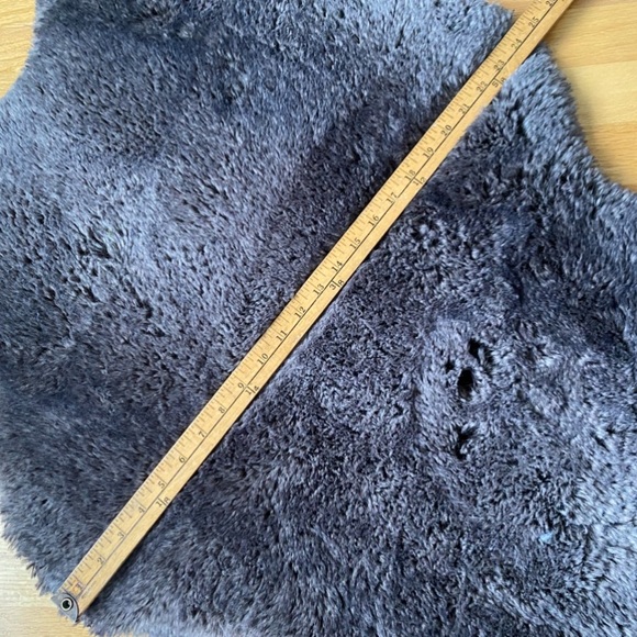 Mon Chateau Charcoal Faux Fur Sheepskin Rug - Picture 6 of 8